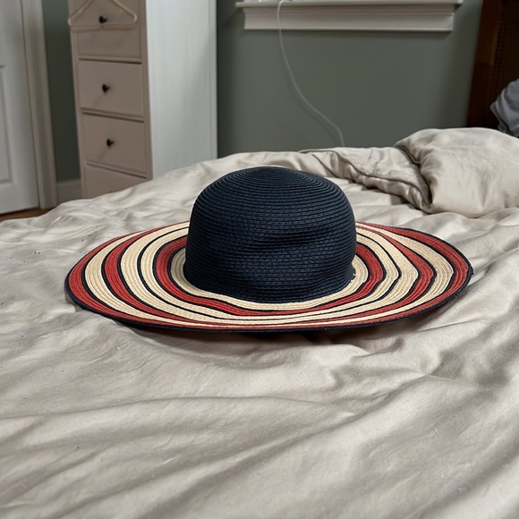 Beach Hat - Picture 2 of 2